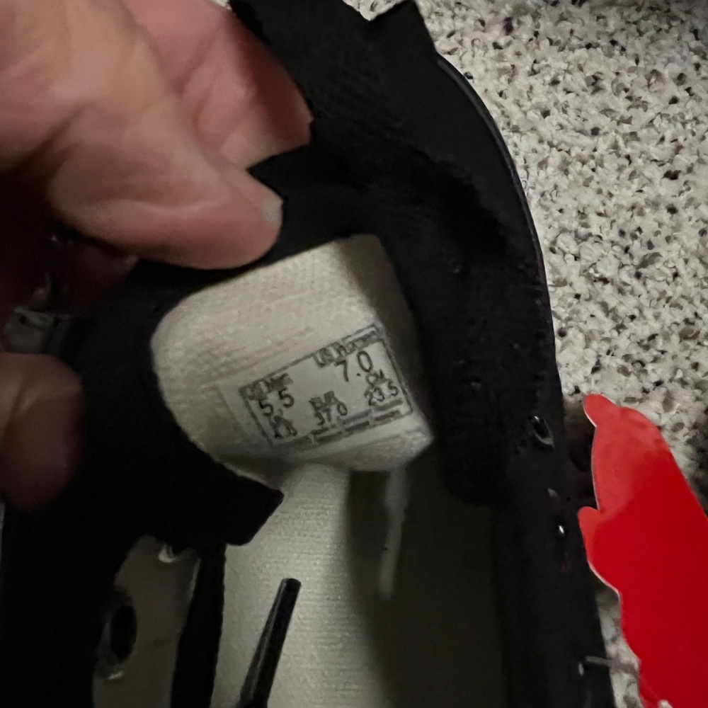 Vans women’s Black lace up Canvas Sneakers - Picture 4 of 7
